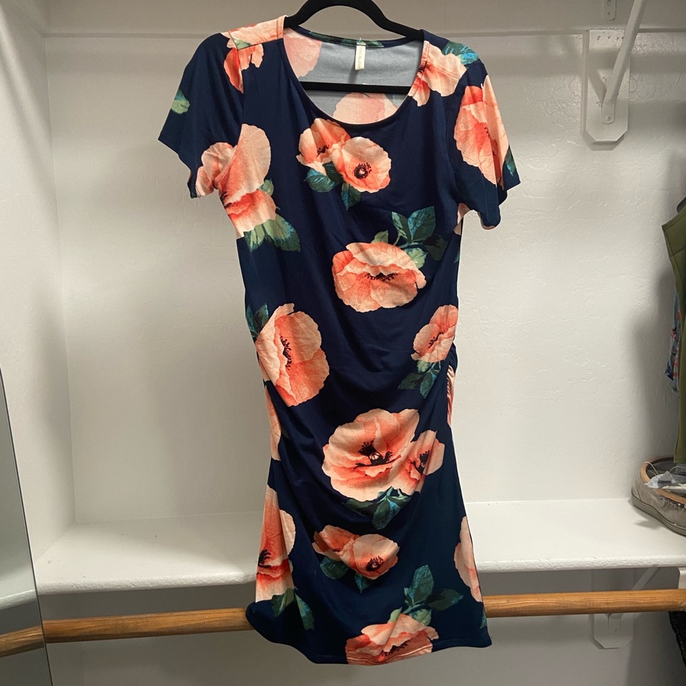 Fitted maternity floral dress